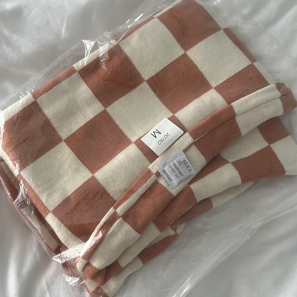 Brand new. Size Medium checkered dress.